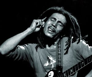 Bob Marley skończyłby 80 lat. Oto 8 utworów, które uczyniły go “Królem reggae” 