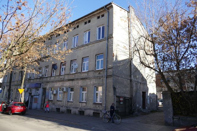 Zadźgała ojca pięcioma ciosami nożem. „Zabiłam go, żeby ochronić mamę”