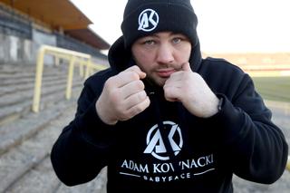 Adam Kownacki na stadionie Strahov w Pradze