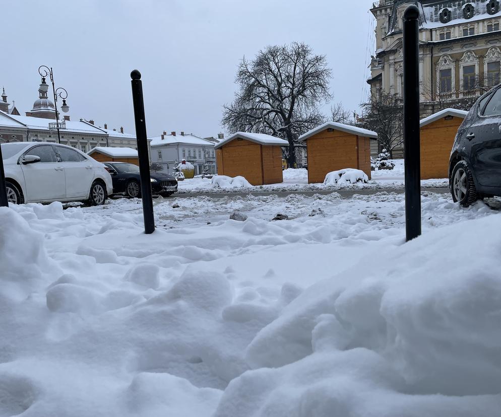 Śnieg na Rynku w Nowym Sączu 