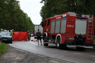 Ciężarówka staranowała dwa samochody. 60-latka nie miała szans