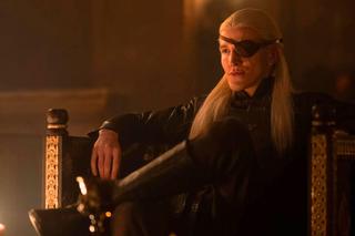 Ewan Mitchell jako książę Aemond Targaryen.