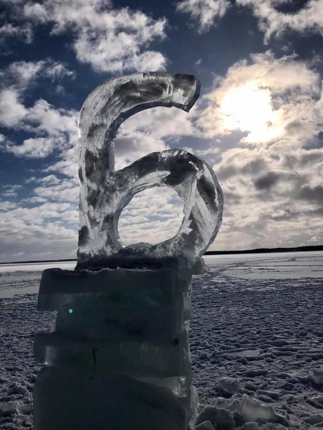 Giżyckie Rzeźby Lodowe 2021. Walentynkowe rzeźby z lodu robią wrażenie! [GALERIA]