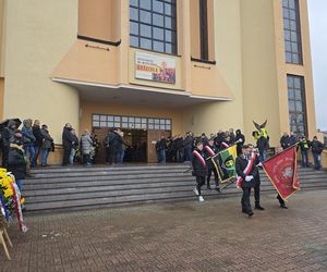 Pogrzeb Jana Furtoka w Katowicach. Tłumy kibiców i działaczy żegna legendę GKS Katowice