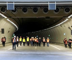 Wizyta Prezydenta Andrzeja Dudy na budowie tunelu pod gora Lubon Maly na odcinku S7 Naprawa - Skomielna Biala