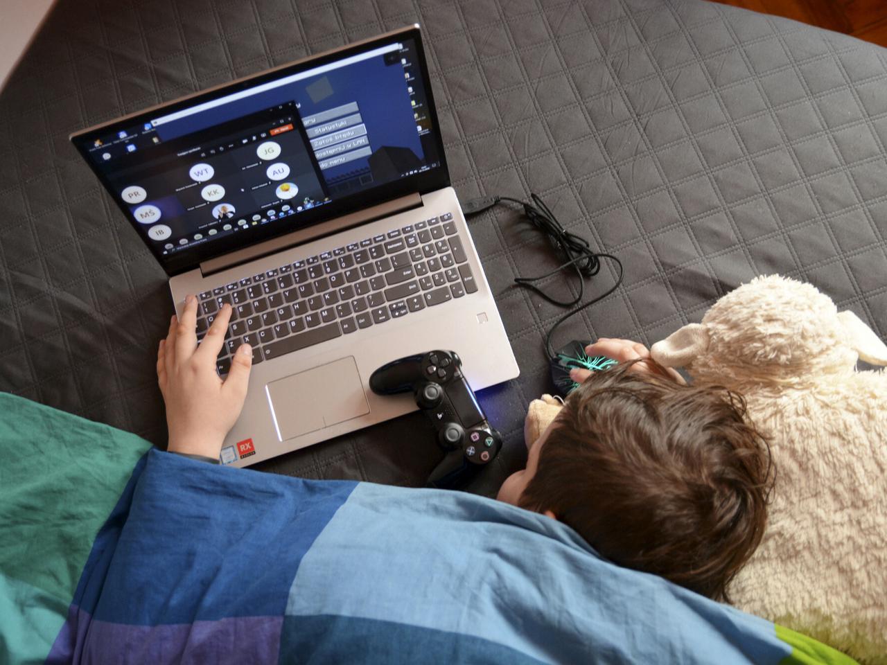 Więcej szkół przejdzie na tryb zdalny! Wiceminister edukacji o zmianach w funkcjonowaniu placówek