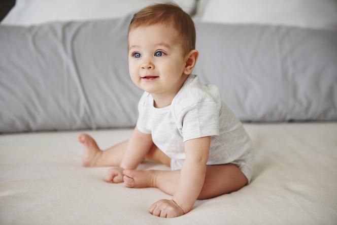 Dziecko zaczyna podejmować próby samodzielnego siadania w 2. półroczu życia