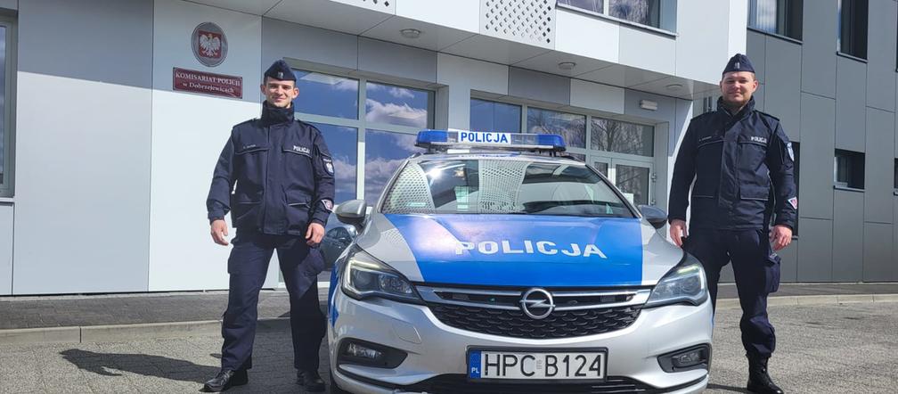 Policjanci eskortowali kobietę w zaawansowanej ciąży do szpitala w Toruniu