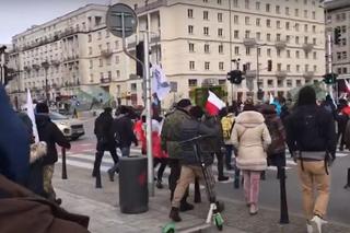 Chcieli protestować przeciwko obostrzeniom i szczepieniom. Przeszkodziła im policja