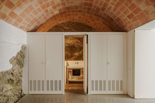 Dom Rybaka w Cadaqués, Hiszpania. Autorzy projektu: Bea Portabella i Jordi Pagès