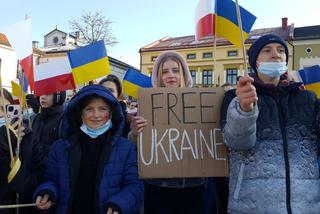 Młodzi ludzie - solidarni z walczącą Ukrainą 