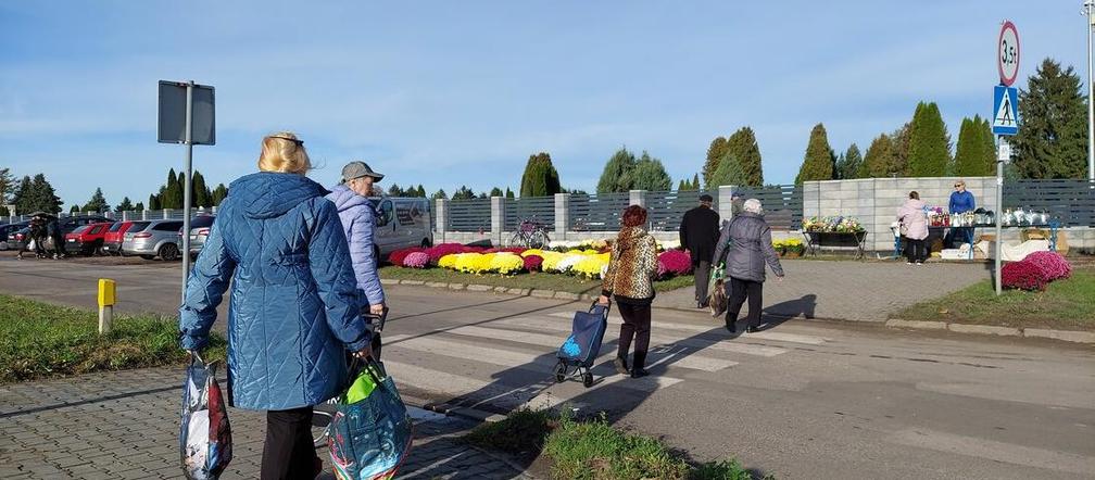 Zamościanie przygotowują się na dzień Wszystkich Świętych