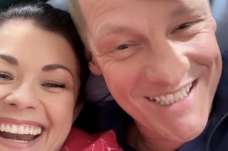 M jak miłość po wakacjach. Kinga (Katarzyna Cichopek) na planie, Piotrek (Marcin Mroczek)