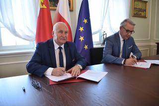 Największy na świecie dwusilnikowiec będzie mógł lądować w Szymanach