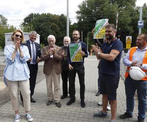 Kolejowa rewolucja w Warszawie. Przejścia przez tory, na które czekali ponad dwa lata, w końcu otwarte. „Presja ma sens”