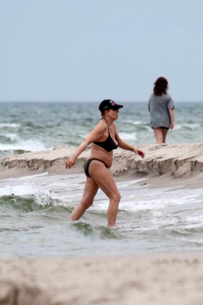 Boska Szapołowska, aktorka na plaży