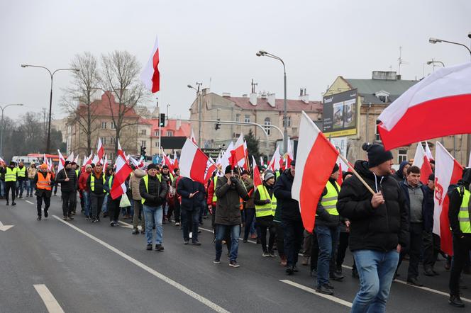 Protest rolników 20 marca w Lublinie. Przeszli ulicami miasta pod LUW
