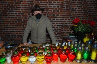 Piękny gest Trzaskowskiego dla tych, których uderzyło zamknięcie cmentarzy. Też możesz pomóc