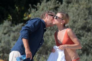 Kasia Tusk w bikini na plaży z rodziną