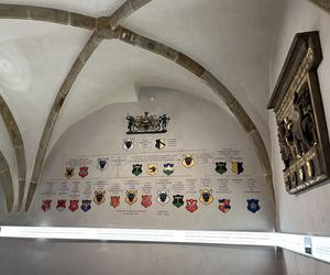 Zamek Pardubice - zdjęcia cennego zabytku Wschodnich Czech. Wnętrza, muzeum, zamek nocą