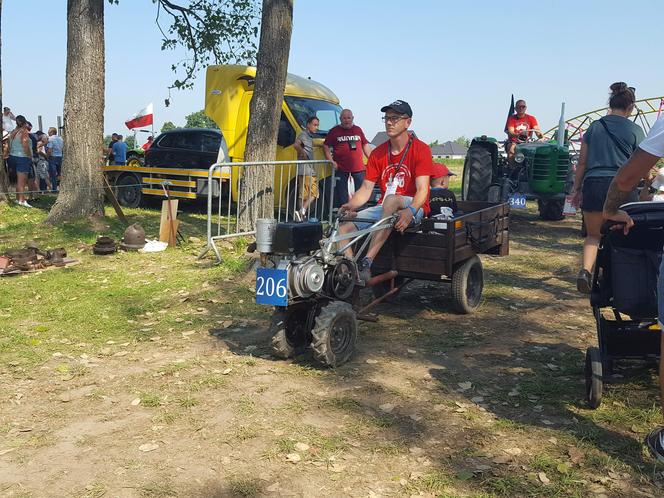 Festiwal starych ciągników w Wilkowicach. Setki maszyn, tysiące widzów i upał