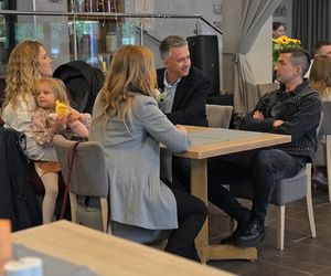 Pierwsza miłość, odcinek 4047: Dorota (Magdalena Wróbel), Artur (Łukasz Płoszajski), Berenika (Maria Konarowska), jej chłopak