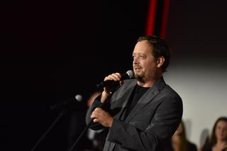 Magdalena Różczka przyłapana na czułościach w kinie. Gdzie on trzyma te ręce! A to wszystko przy ludziach