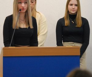Debaty oraz listy do dorosłych są elementem kampanii „Widzę - rozmawiam - reaguję. O zagrożeniach czyhających na współczesną młodzież” 