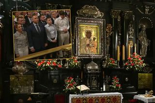 Rodzina Nawrockich na apelu jasnogórskim w Częstochowie. Modlili się przed zaprzysiężeniem 