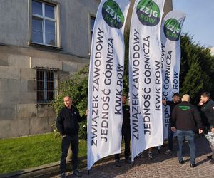 Paraliż w Katowicach. Rozpoczął się protest górników i hutników. Stal się hartuje, a rząd ją rujnuje
