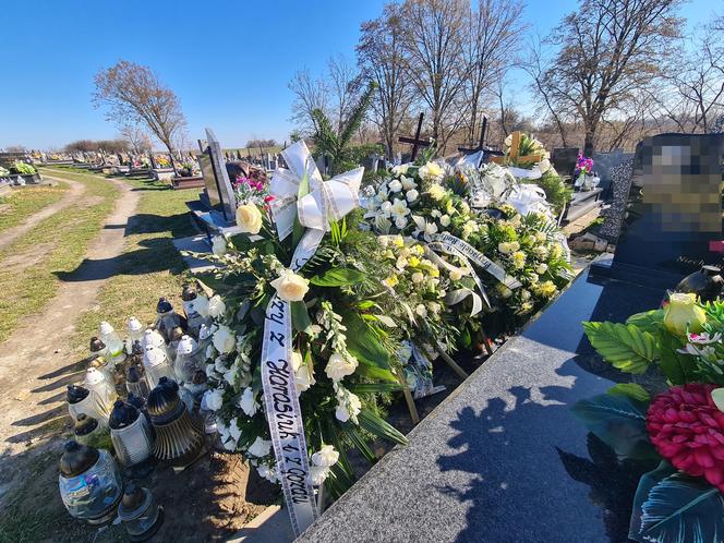 Groby Bartka i Irka. Zginęli w wypadku BMW w Półsierakowie [GALERIA]