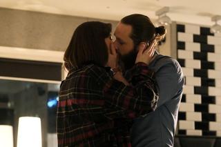 M jak miłość odc. 1799. Ania (Alina Szczegielniak), Robert (Kamil Drężek)