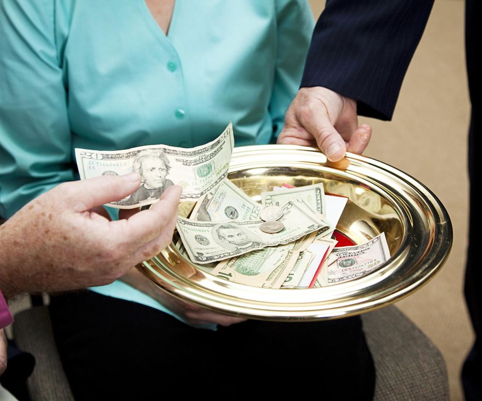 Pastor dostał za mało na tacę i się wściekł! Nagrali atak na parafiankę