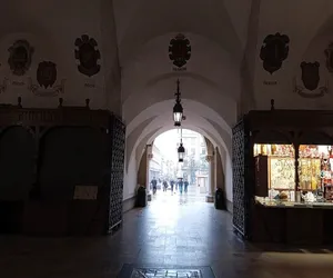 Kram w Sukiennicach w końcu wynajęty! Ponad trzy tysiące złotych za metr kwadratowy
