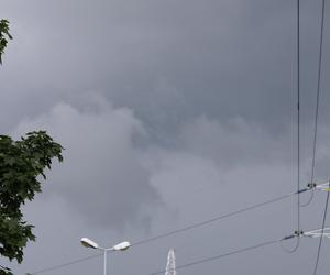 Burza nad Lublinem. Czarne chmury przykryły miasto, słychać grzmoty [GALERIA]