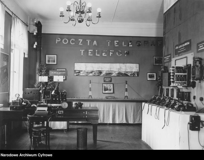 Wnętrze budynku Poczty Polskiej w Bydgoszczy. Rok 1937