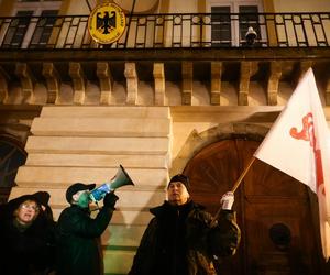 Pod Wawelem demonstracja w obronie Kamińskiego i  Wąsika