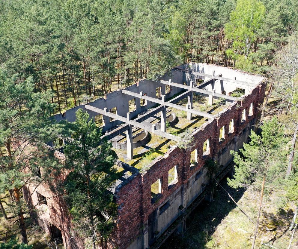 Ruiny byłej fabryki amunicji DAG podczas II wojny światowej w Lubuskiem