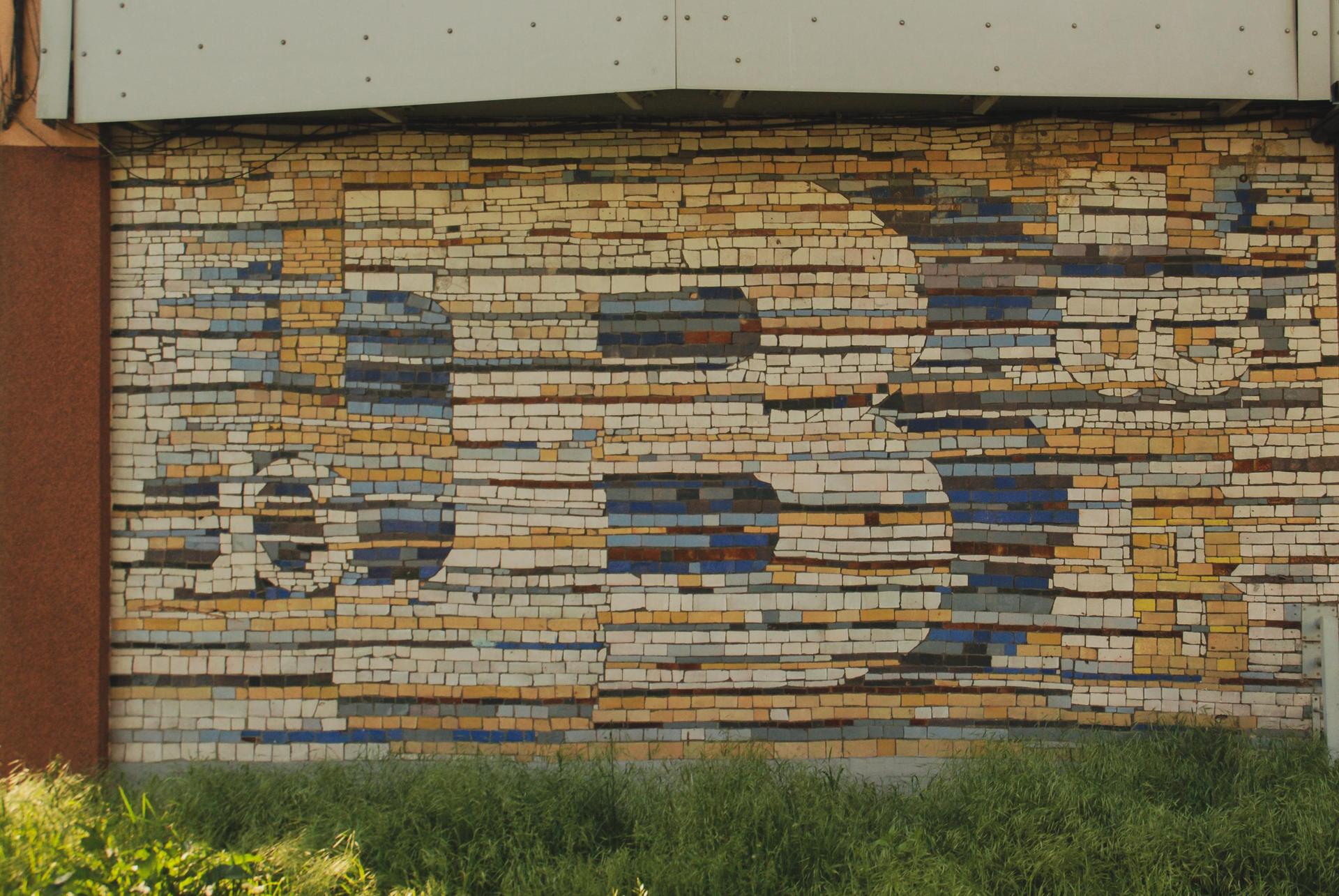 Mozaiki z PRL-u w Tychach - zdjęcia. Gdzie je znaleźć?