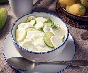 Tę sól Magda Gessler dodaje do mizerii. Prosty trik, który zmieni smak popularnej sałatki