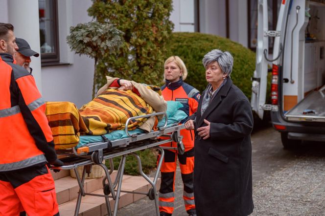 Na Wspólnej odc. 4033. Juliusz (Daniel Olbrychski), Sabina Szulc (Małgorzata Duda-Kozera)