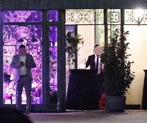 Anna Lewandowska w nocy pali elektryczne papierosy