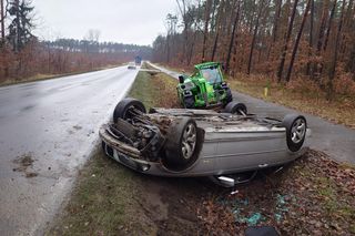 20-latkowie nie dojechali na miejsce. Dachowali bmw na drodze do Włoszakowic