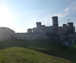 Zamek Ogrodzieniec. Tajemnicza warownia na mapie Polski