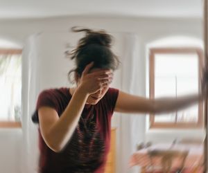 Nagłe wirowanie przy zmianie pozycji głowy? Manewr Epleya może szybko zatrzymać zawroty