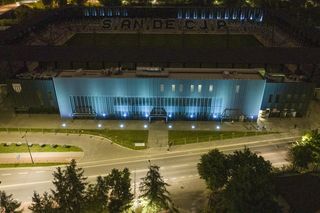 Tak wygląda iluminacja ścian stadionu przy ul. Kilińskiego. Robi wrażenie! [ZDJĘCIA, FILM] 