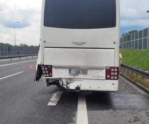 Wypadek śmiertelny na autostradzie A4 pod Tarnowem. Osobówka zderzyła się z autobusem