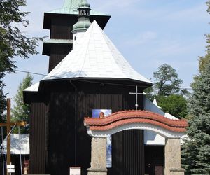 Ta małopolska wieś zachwyca zabytkami. Przy kościele znajduje się grób sławnego barona