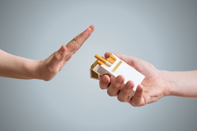 PAPIEROSY i E-PAPIEROSY szkodzą ZĘBOM oraz IMPLANTOM