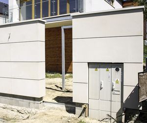 Jak przyłączyć dom do sieci elektroenergetycznej. Wniosek o warunki przyłączenia i koszty